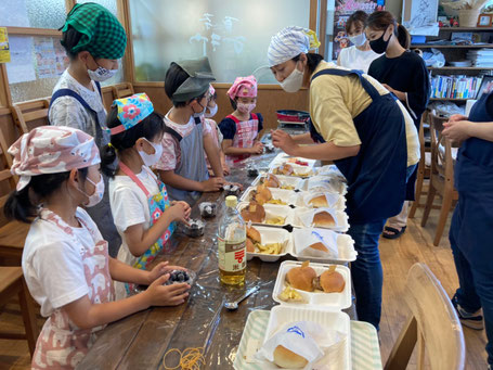 過去の稲刈りの様子です