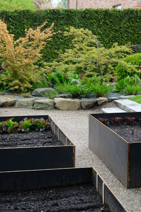 dieartigeGARTEN // dieartigeGARTEN // (early) May Garden - high beds / Knieehochbeete aus Schwarzstahl