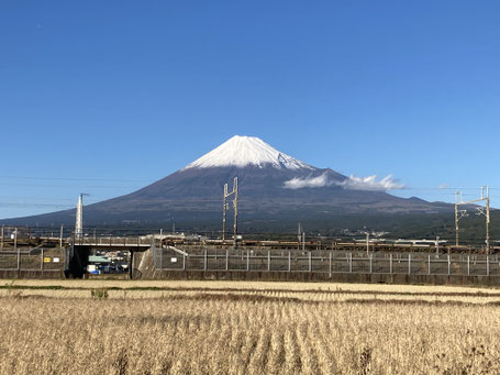 紐の街と富士山