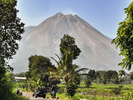 Machtige Merapi vulkaan op midden Java dichtbij Yogyakarta