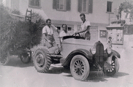 Abb.7: Dieser «Autotraktor» (umgebauter Ford A) könnte aus der Werkstatt von Josef Amrein-Meier (1905 – 1997) aus Büron stammen.