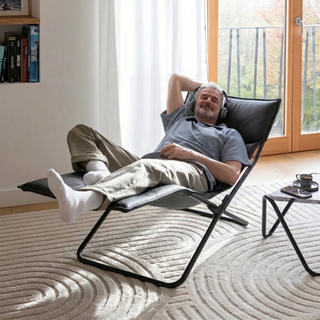 Fauteuil relax Lafuma installé dans une salle de pause d'entreprise pour favoriser la détente et la récupération des collaborateurs