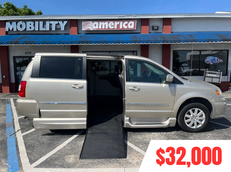 2015 Chrysler Wheelchair Vans