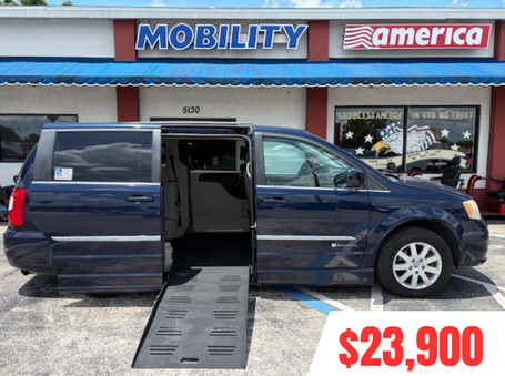 2014 Chrysler Wheelchair Vans