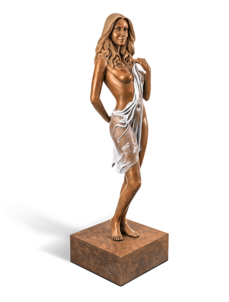 Charlotte - Sculpture en bronze d'une jeune femme debout drapée