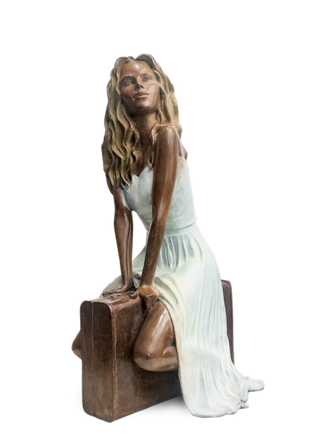 Pauline : Sculpture en bronze d'une jeune femme assise à califourchon sur une valise 