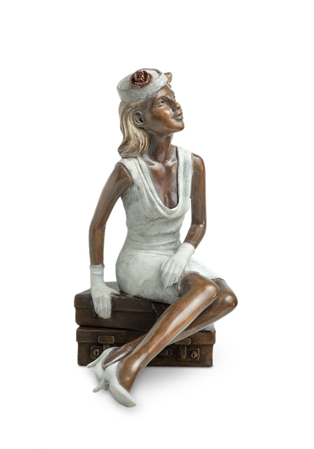 Lorette : Sculpture en bronze d'une jeune femme rétro assise sur deux valises