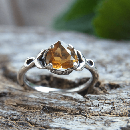Ring mit geschliffenen gold gelbem Citrin in Silber