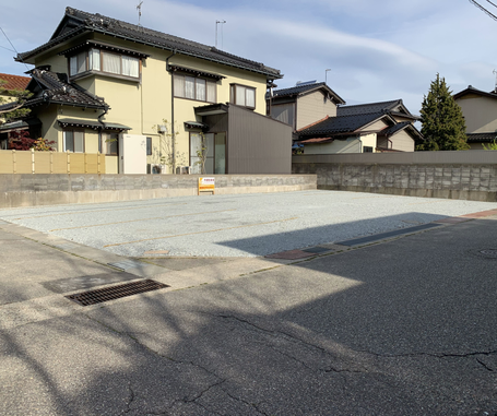 金沢市駅西新町,駐車場