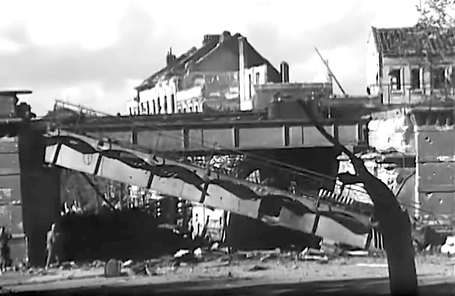Bahnhofsbrücke zerstört 1944