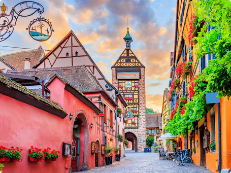 Vue panoramique de Riquewihr en Alsace lors d'une visite guidée