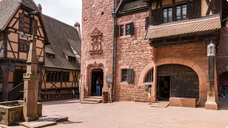 Château médiéval du Haut-Kœnigsbourg en Alsace visité avec un guide-conférencier