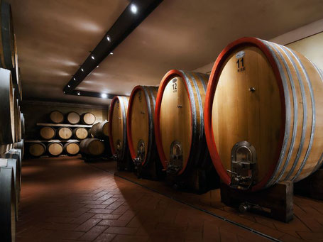 2 stijlen Nebbiolo wijnen, de jonge rijpen of Frans eikenhout, de traditionele op botti