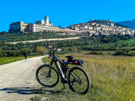Assisi: Vista panoramica sulla città dalla ciclabile