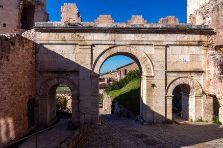 Spello: Porta Venere e Torri di Properzio