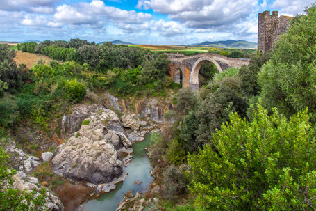 Vulci: Castello dell'Abbadia e Ponte del Diavolo