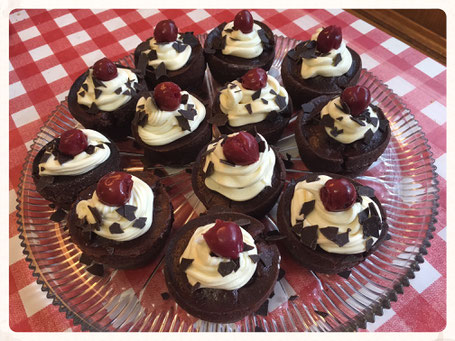 Cupcakes vegan, Muffins vegan, Muffins Schokolade Kirschen, Muffins Schoko Kirsch vegan, Thermomix Muffins vegan, Buttercreme vegan Thermomix, Buttercreme vegan, Topping Muffins Thermomix, Topping Muffins vegan