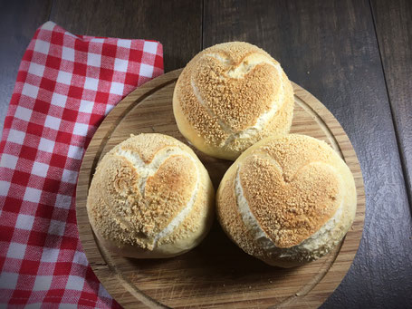 Brötchen mit Herz, Brötchen Bäcker Herz, Sonntagsbrötchen Thermomix, Brötchen wie vom Bäcker, Brötchen Herz Thermomix, Herzbrötchen Thermomix