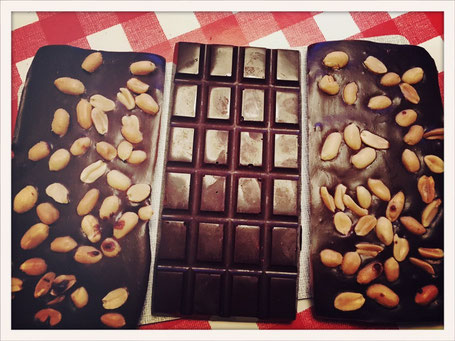 Selbst gemachte Schokolade, vegan, aus dem Thermomix, Schokolade aus Kakaobutter Mandeln oder Cashewkernen oder Erdnüsse selbst gemacht einfach und schnell