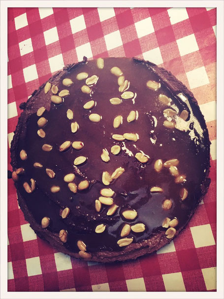 Snickerstorte vegan, Snickerstorte Thermomix, Karamellsoße vegan, Karamellsoße Kuchen, Erdnusscreme Thermomix