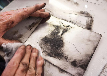 Cleaning the ink off the plate at a workshop
