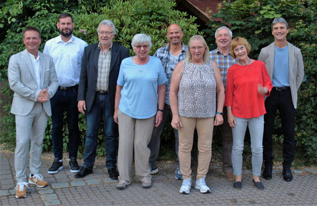 Die geehrten Blutspender aus Teuschnitz, Reichenbach und Tschirn zusammen mit Roland Beierwaltes und Heidi Beyerle (von re), Frank Jakob (li), Karin Ritter (4.v.li) und Bereitschaftsleiter Teuschnitz Markus Hader (2.v.li)