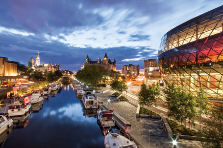 OTTAWA, RIDEAU CANAL, BOATS, CONVENTION CENTRE, PARLIAMENT