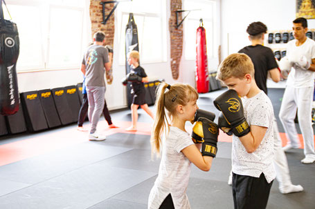 Boxen für Kinder in Bielefeld beim Training im Chok Dee