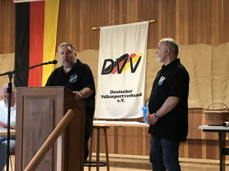 Stephan Karsch bei der Vorstellung des SV08 Norheim am 04.06.2022 in Erdesbach. Mit dabei Dieter Ingebrand