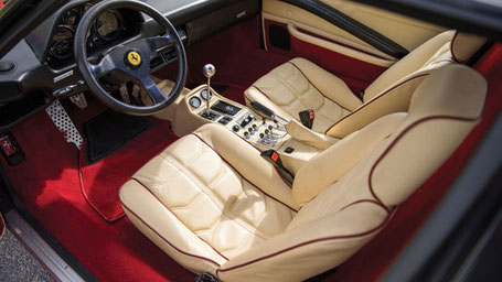 Ferrari 308 Quattrovalvole intérieur