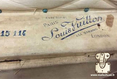 Marquage malle Louis Vuitton : 1 rue Scribe Paris Louis Vuitton 454 strand London