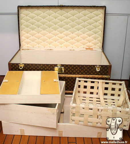Interieur malle Louis Vuitton pour femme courrier