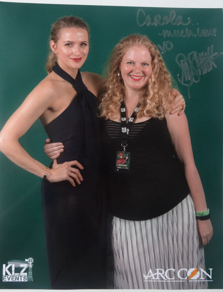 Shantel VanSanten (the Flash) photo op