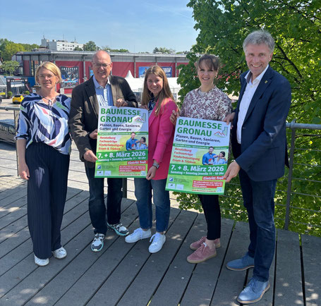 von links: Ramona und Werner Berning (Wirtschaft Innovation Nordwest), Kathrin Ostenried und Katharina Vater (Wirtschaftsförderung der Stadt Gronau) und Bürgermeister der Stadt Gronau, Rainer Doetkotte