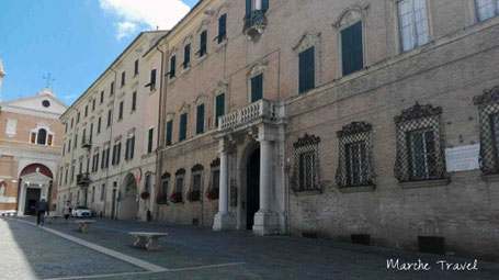 Jesi, Piazza Federico II e Duomo