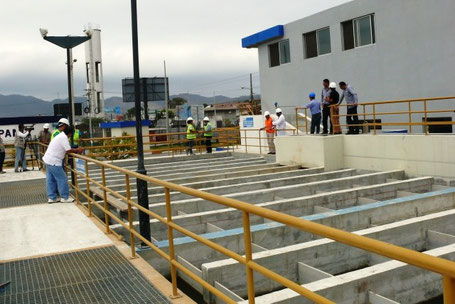 Vista parcial del interior de la planta de potabilización de agua en el sitio Colorado del Cantón Montecristi, administrada por la Empresa Pública Aguas de Manta (Epam). Manabí, Ecuador.