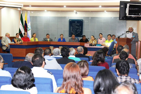 Ceremonia con la que se recordó el día cuando se leyó en público el decreto oficial que elevó a Manta a la categoría de cantón de la provincia de Manabí. Manta, Ecuador.