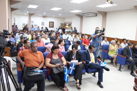 Reunión de asambleístas cantonales del sistema municipal de participación ciudadana convocado para recoger las necesidades prioritarias que atenderá el POA 2015. Manta, Ecuador.