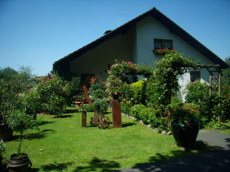 Die Südseite unseres Hauses in Fuchsmühl im Ortsteil Herzogöd