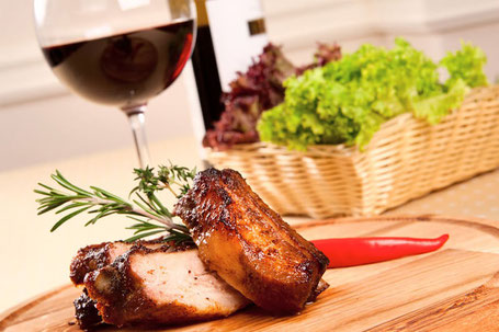 Birra con carne alla griglia