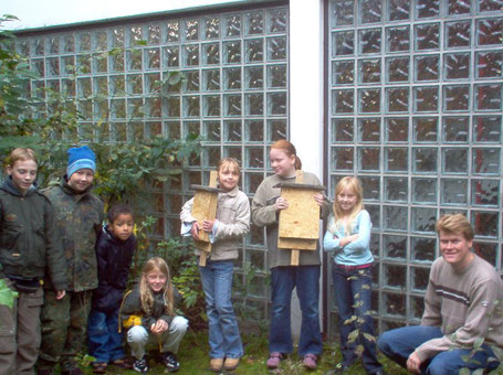 Bild: Schüler der Grundschule Fischbacher Berg mit dem Fachlehrer Markus Ising.