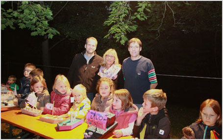 Die zweite Vorsitzende des CDU Ortsvereins Pfiffligheim Heike Jennewein, flankiert von Heiner Fürst aus Hochheim (rechts) und Stefan Hüttenberger aus Leiselheim stemmten beim Spektakel „Pfrimm in Flammen“ die Organisation. Foto: Karolina Krüger