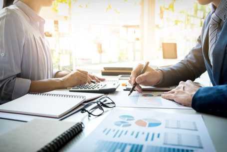 Curso de Administrativo Comercial online con titulación certificada — 100 horas, tutor personal y aula virtual 24/7 — Estudio Formación