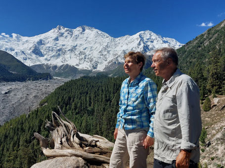Cord und Doris von Restorff am Fuße des Nanga Parbat.
