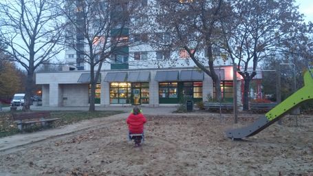 Kids playing in the park outside Schnitte