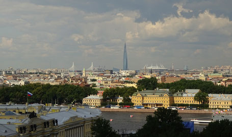 Newa und Neustadt Petersburg von der Isaakskuppel aus (im Hintergrund das höchste Gebäude Europas, der Gazprom-Turm)