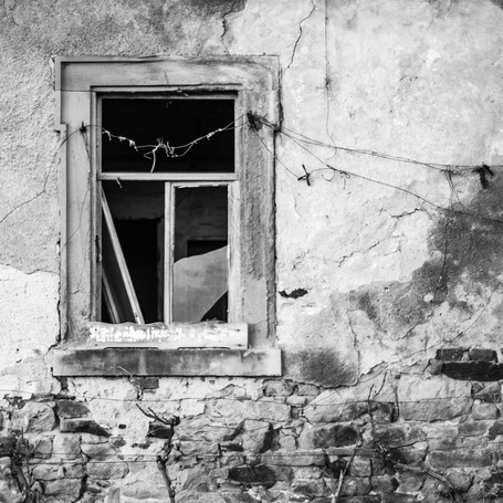 Wind weht durchs Fenster