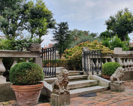 palazzo garden in venice, garden tour to venice, secret gardens of venice, toursbymarie