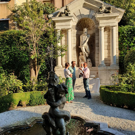 private gardens of venice, secret gardens of venice, toursbymarie, garden tour of venice