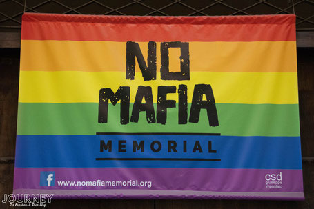 No Mafia Flagge in den Regenbogen Farben